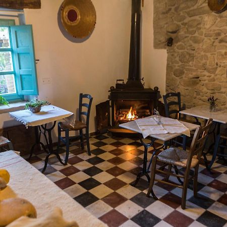 Cortis Antigas Bed and Breakfast Gesturi Buitenkant foto