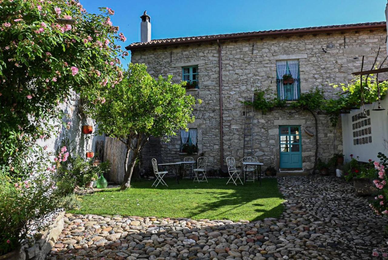 Cortis Antigas Bed and Breakfast Gesturi Buitenkant foto