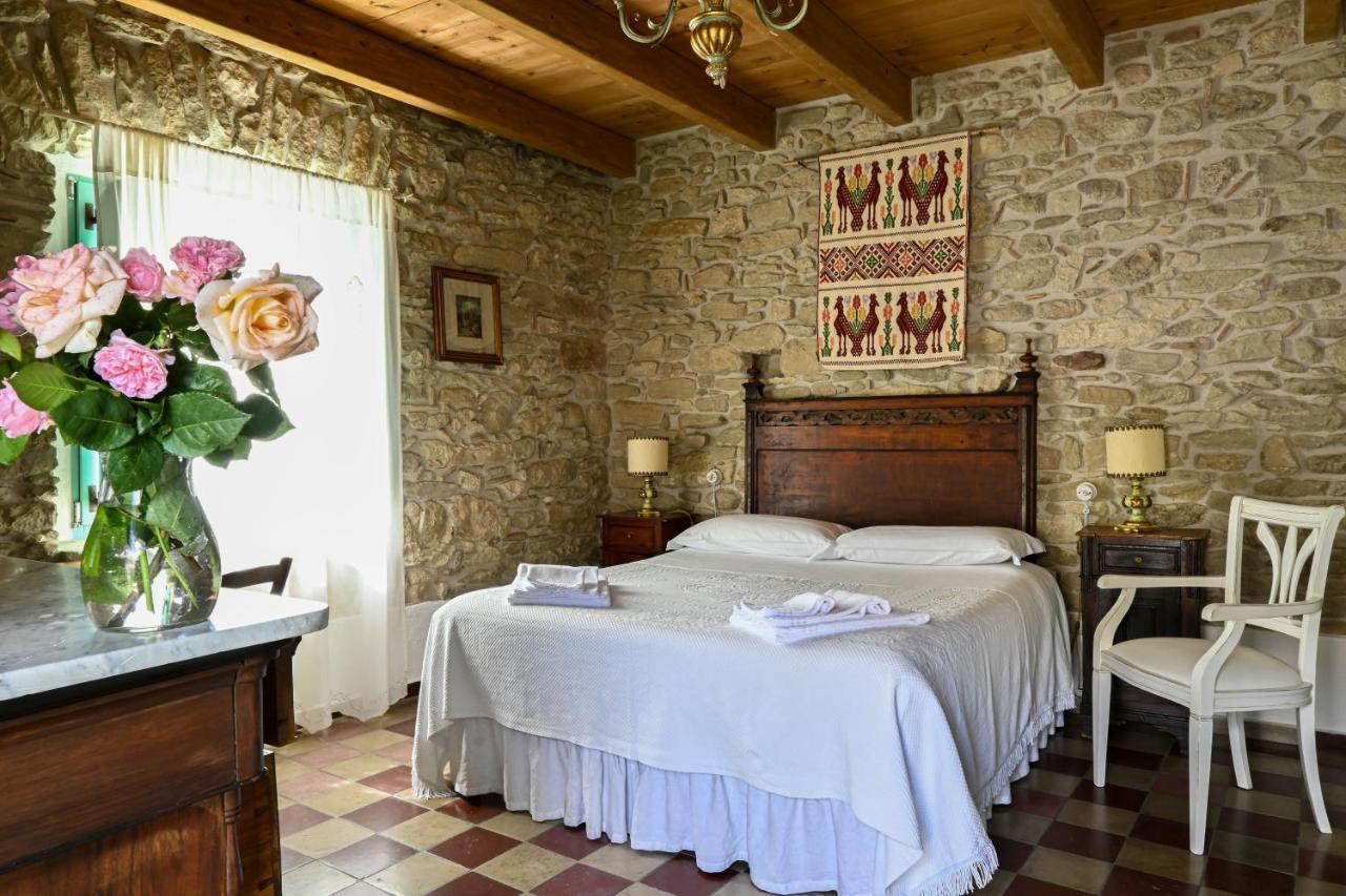 Cortis Antigas Bed and Breakfast Gesturi Buitenkant foto