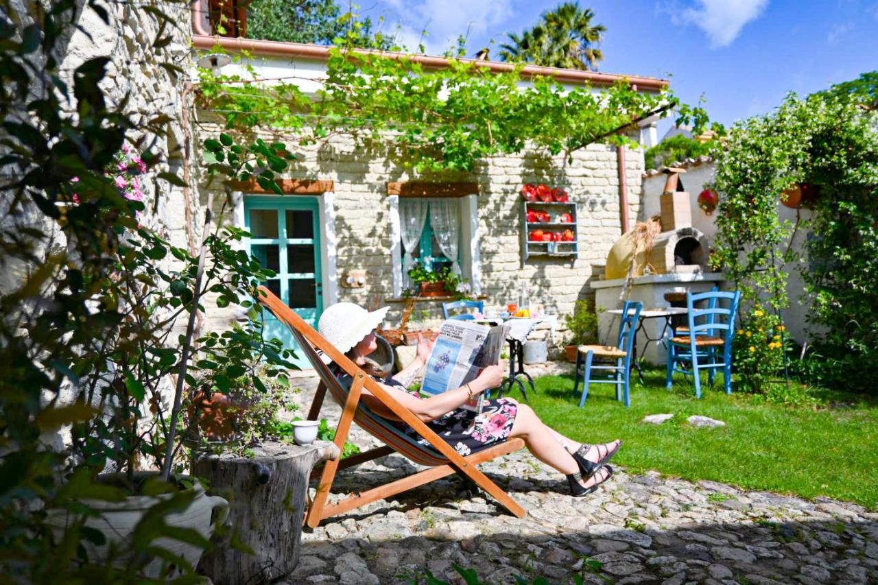 Cortis Antigas Bed and Breakfast Gesturi Buitenkant foto