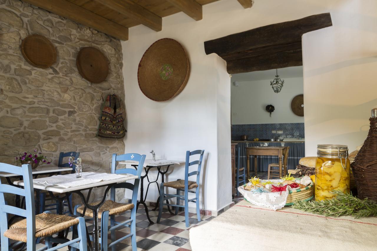 Cortis Antigas Bed and Breakfast Gesturi Buitenkant foto