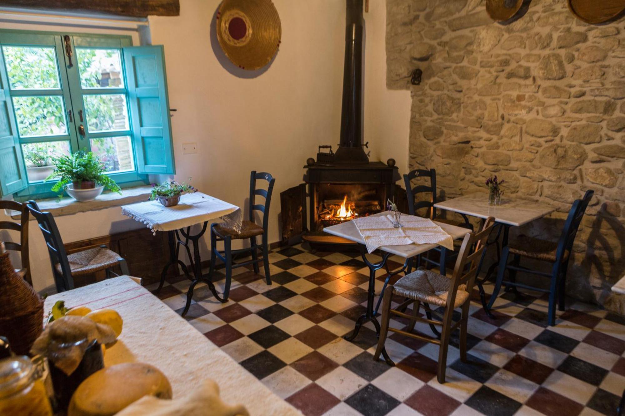 Cortis Antigas Bed and Breakfast Gesturi Buitenkant foto