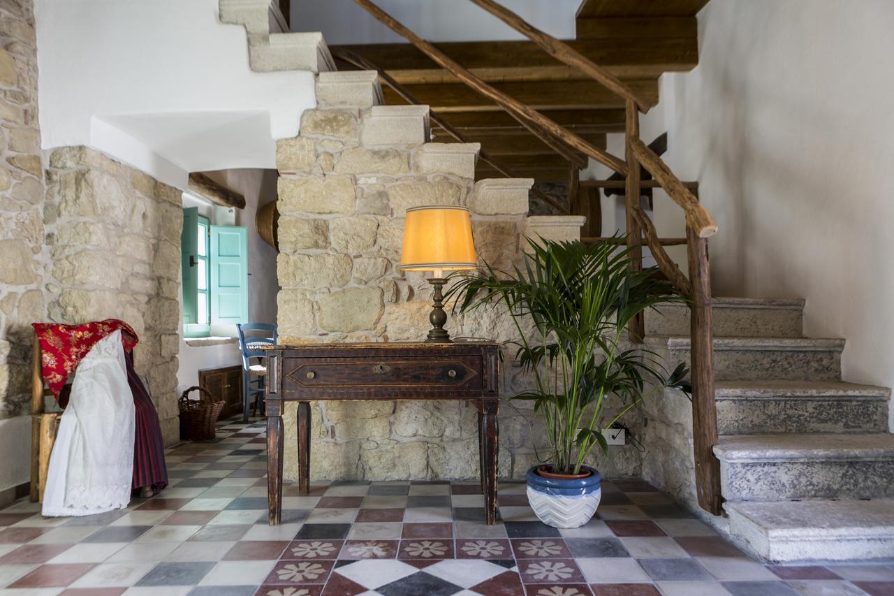 Cortis Antigas Bed and Breakfast Gesturi Buitenkant foto