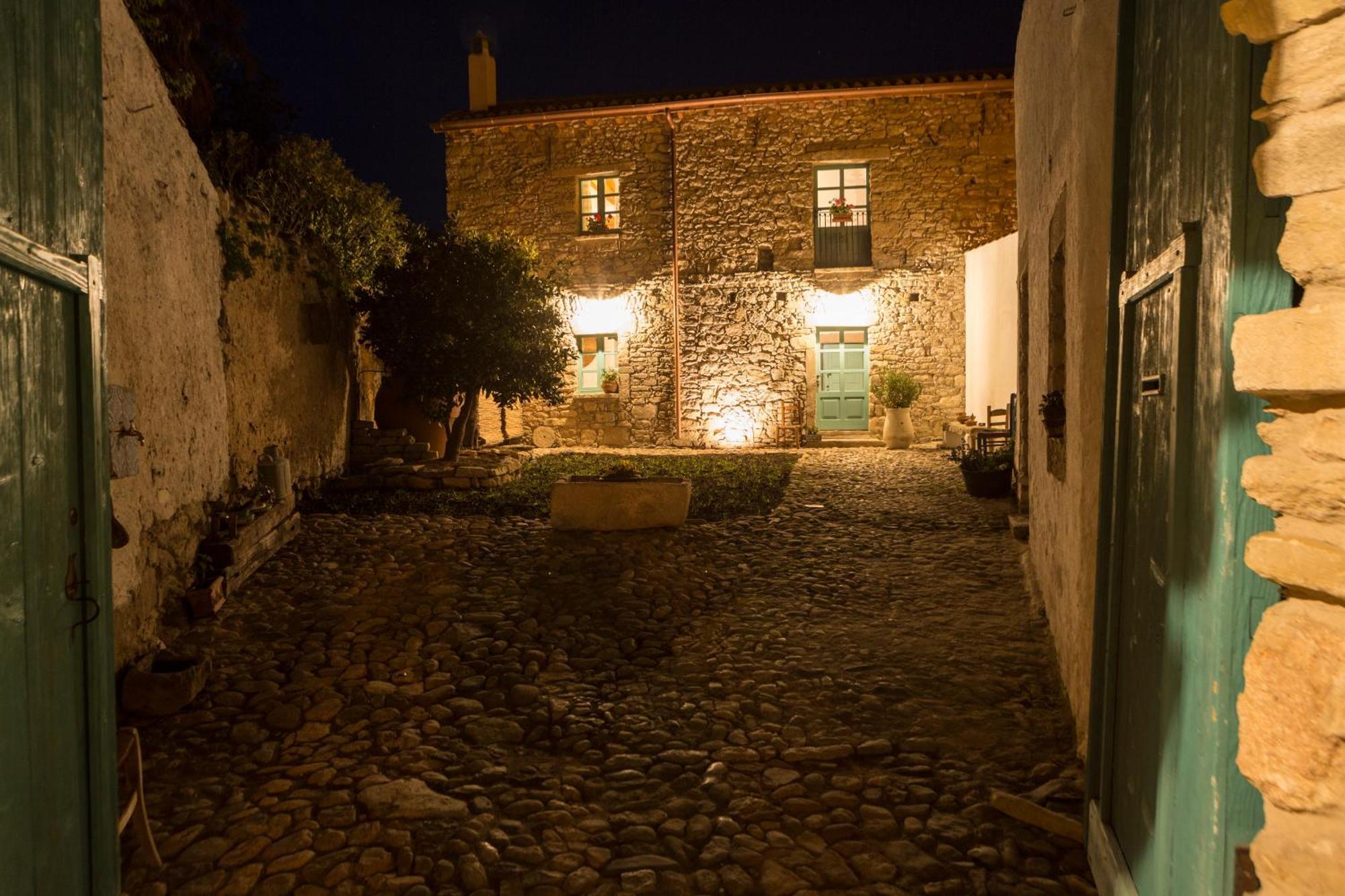 Cortis Antigas Bed and Breakfast Gesturi Buitenkant foto