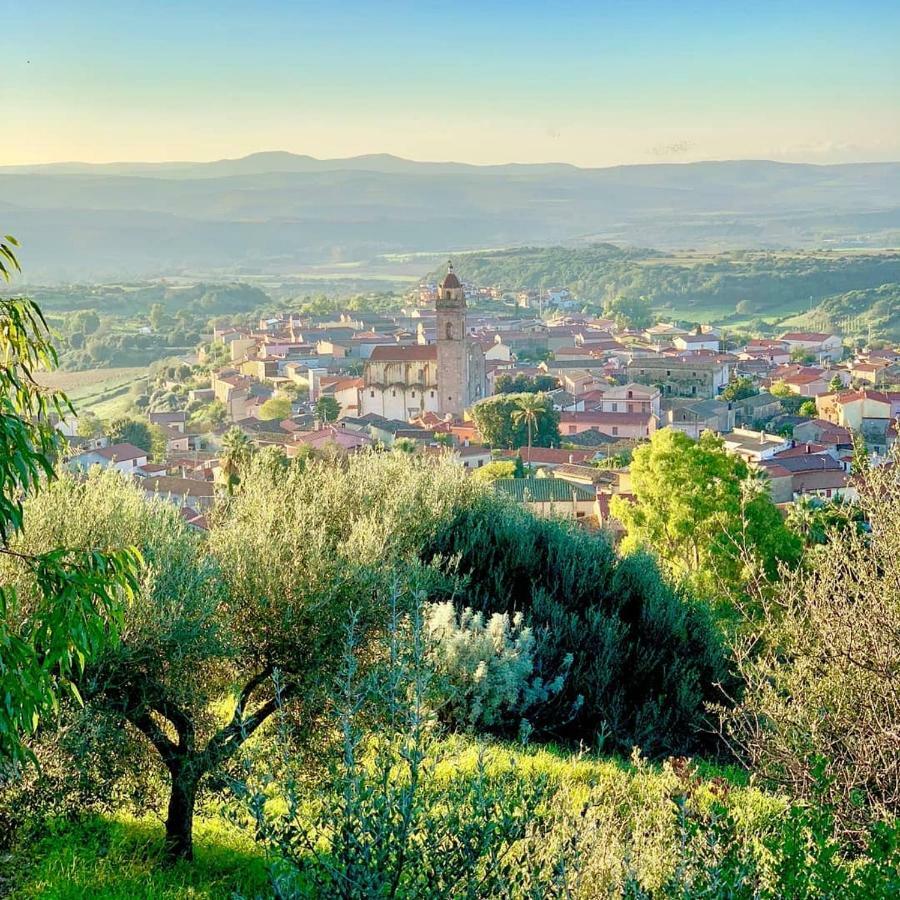 Cortis Antigas Bed and Breakfast Gesturi Buitenkant foto